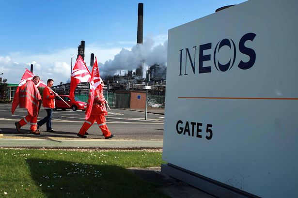 Workers-outside-the-INEOS-Grangemouth-oil-refinery